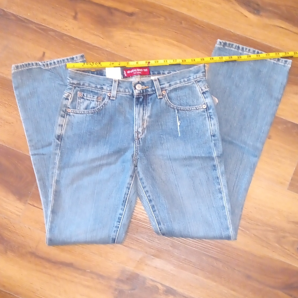 NWT Levi's Nouveau Boot Cut Slim fit, Low rise, Size 4 Misses Medium Blue